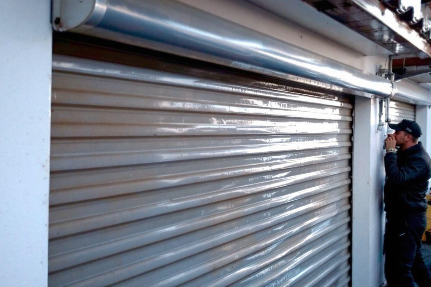 Comment réparer un volet roulant électrique bloqué qui ne remonte plus