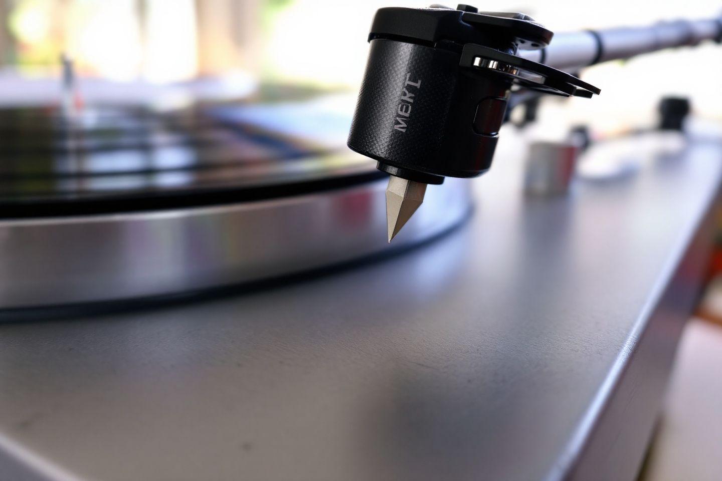 Comment entretenir et nettoyer sa platine vinyle et ses disques : guide complet