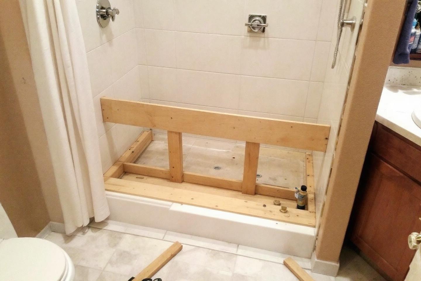 Installer un receveur de douche surélevé : conseils et précautions