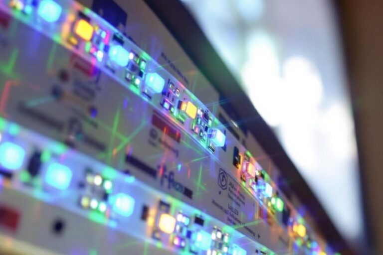 Comment raccorder et brancher un ruban LED facilement ?