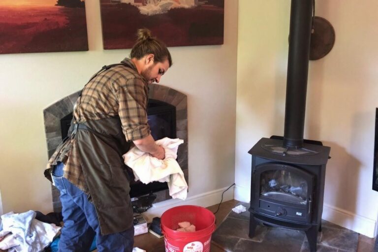 Ramoner son poêle à granulés : 6 étapes essentielles