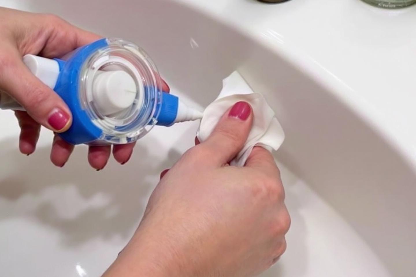 Installer un évier sur plan de travail avec joint silicone