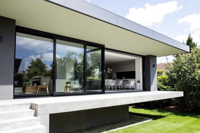 Véranda toit plat : design moderne et isolation optimale